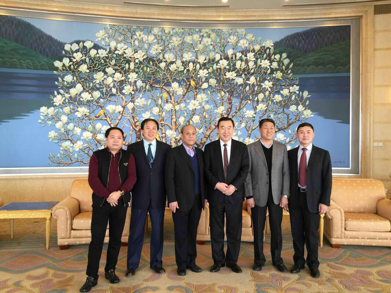 公司领导与社会知名人士合影