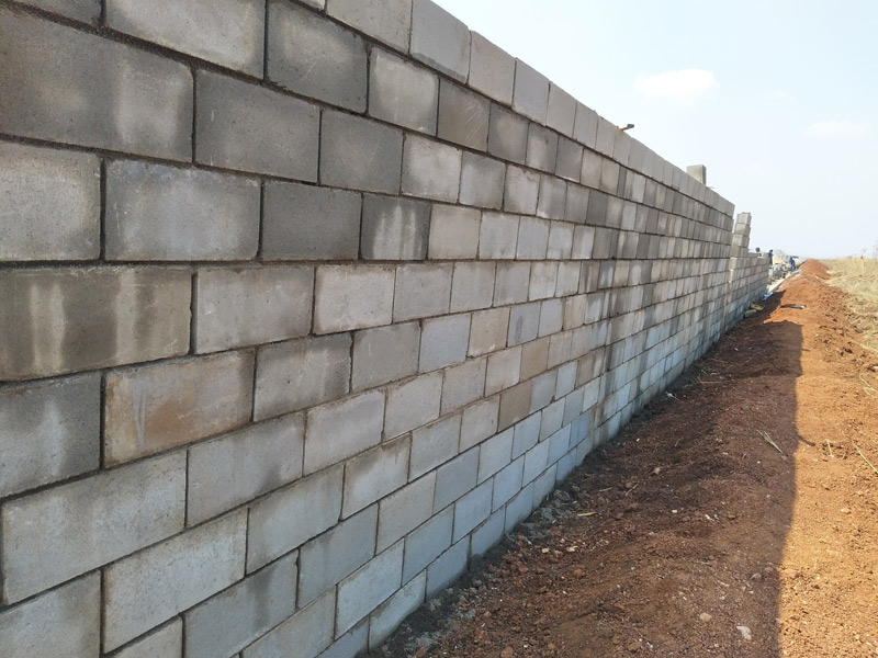 开始围墙的修建