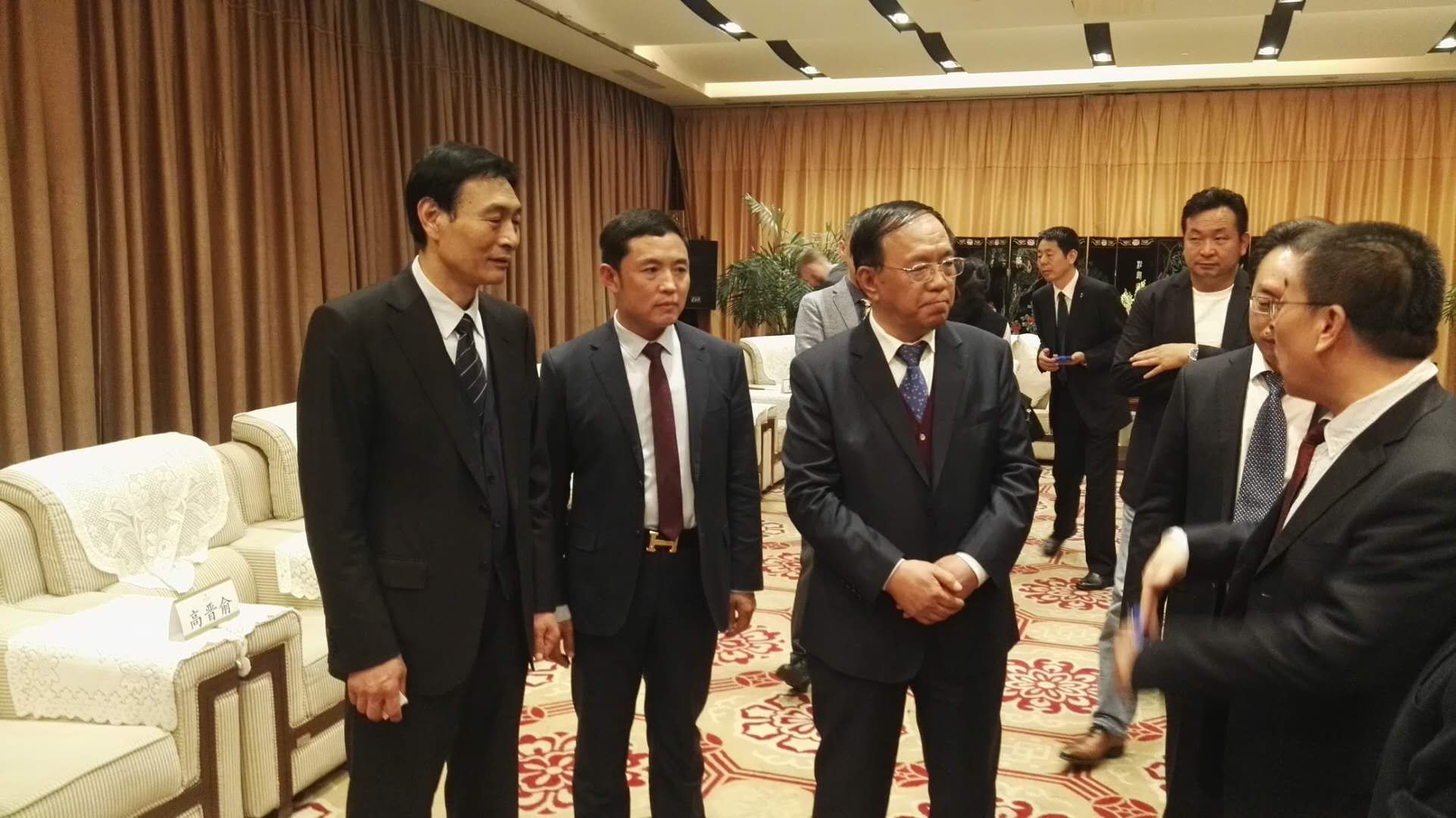 公司总裁与运城市市长、市委书记、市委副书记