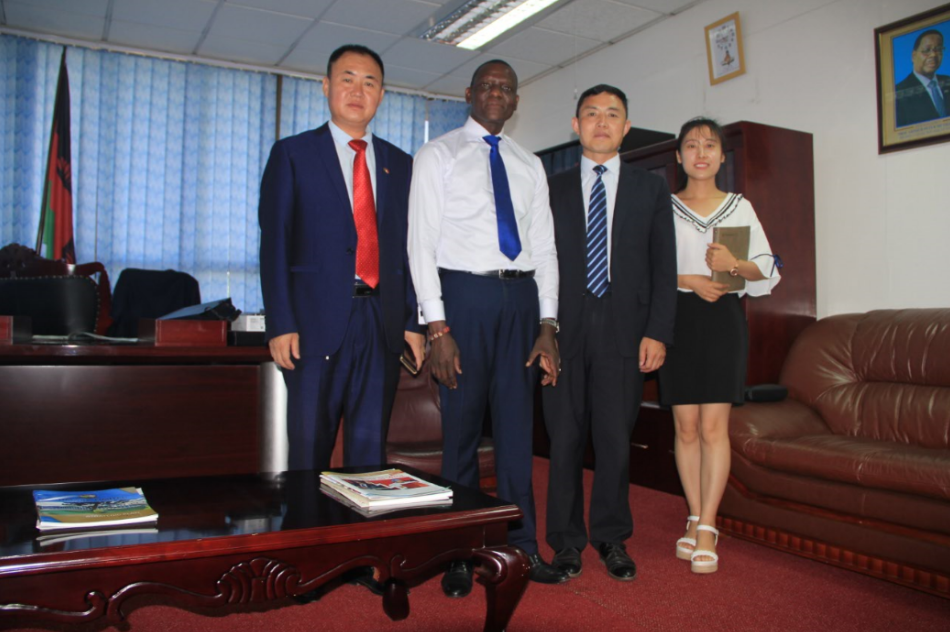 公司总裁马占江拜访马拉维新任工贸部长弗朗西斯·卡塞拉