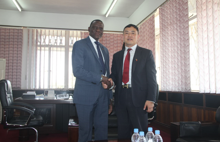 总裁马占江拜访马拉维外交部长弗朗西斯·卡塞拉